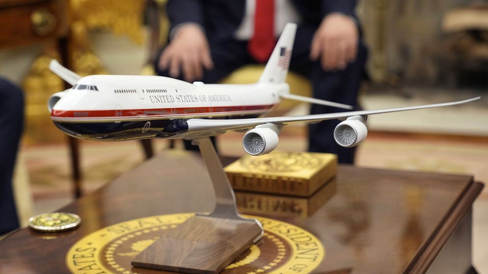 USA unter Donald Trump. Epstein-Affäre: Milliardär Wexner unter Druck +++ Schluss mit «Baby-Blau»: Air Force One soll neuen Anstrich bekommen