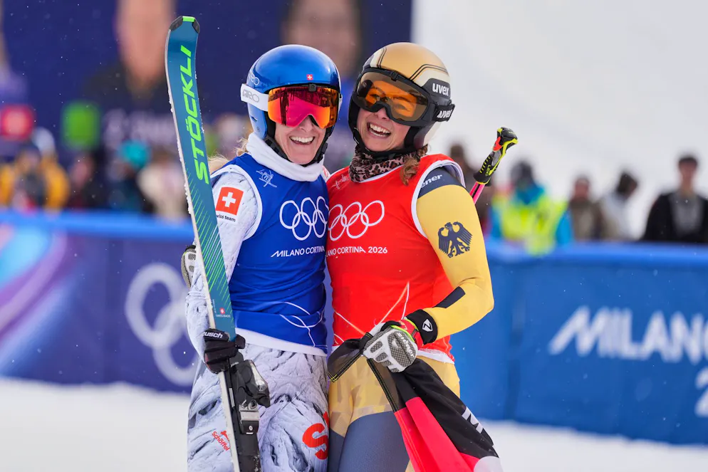Seconda settimana delle Olimpiadi di Milano-Cortina. Fanny Smith con la medaglia d'oro Daniela Maier.