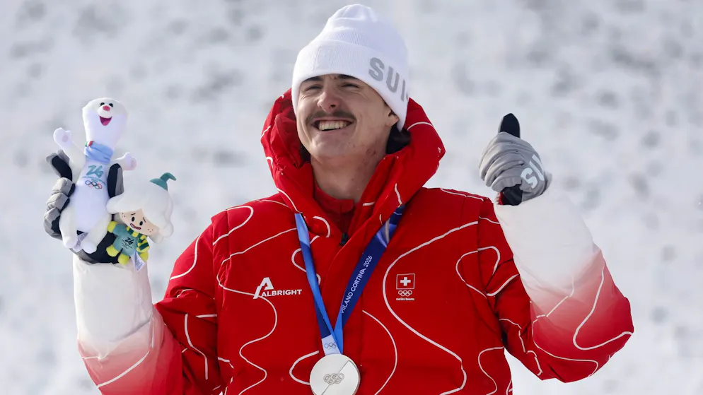 Alle Schweizer Olympia-Medaillen. Die Schweiz stellt einen neuen Olympia-Rekord! Noé Roth fliegt zu Aerials-Silber und holt damit die 16. Medaille.