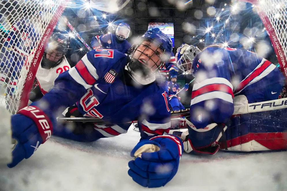 Die besten Bilder der Olympischen Spiele 2026 in Milano Cortina. Auch wenn es hier nicht danach aussieht: Die US-Frauen gewinnen den Eishockey-Final gegen Kanada. 