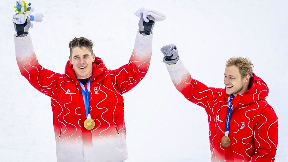 All Swiss Olympic medals. Two Swiss men are also on the podium in the super-G! Franjo von Allmen is crowned triple Olympic champion, Marco Odermatt races to bronze.