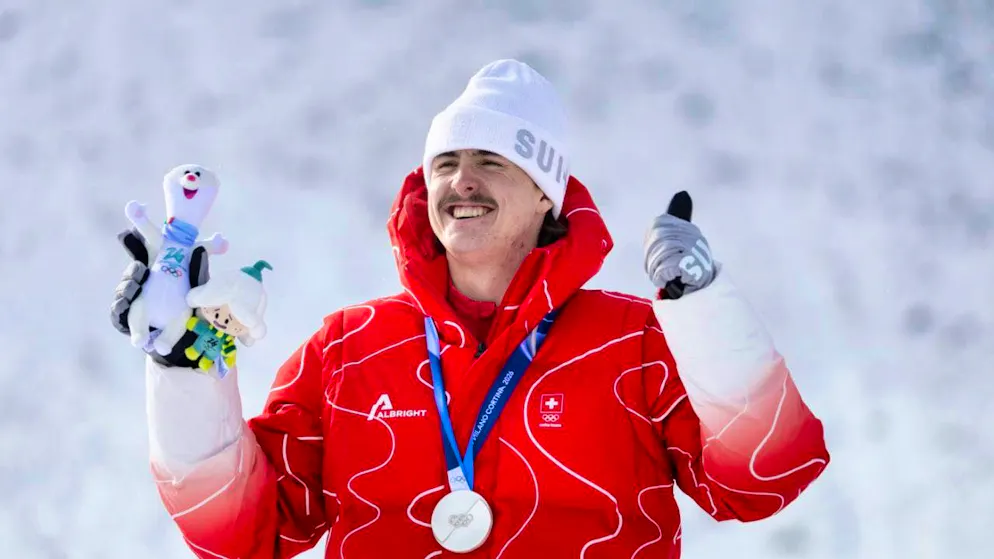 Ski acrobat Noé Roth celebrates his silver medal