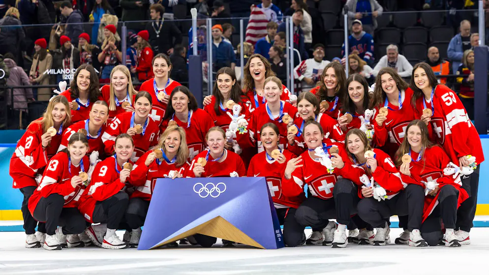 Alle Schweizer Olympia-Medaillen. Die Schweizer Eishockey-Frauen besiegen Schweden in der Verlängerung und gewinnen Bronze – es ist die zweite Olympia-Medaille der Verbandsgeschichte.