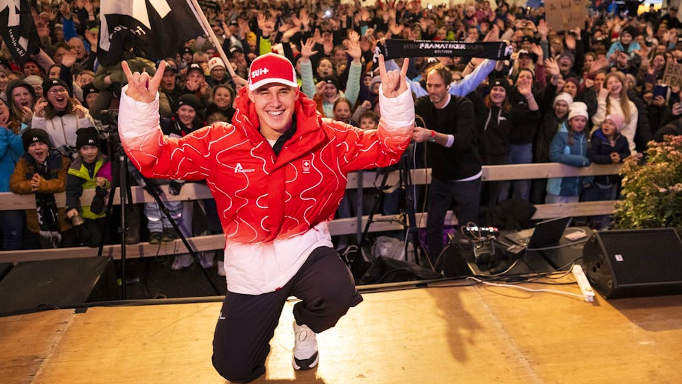 Après son triplé olympique. Franjo von Allmen reçu en héros dans sa ville natale