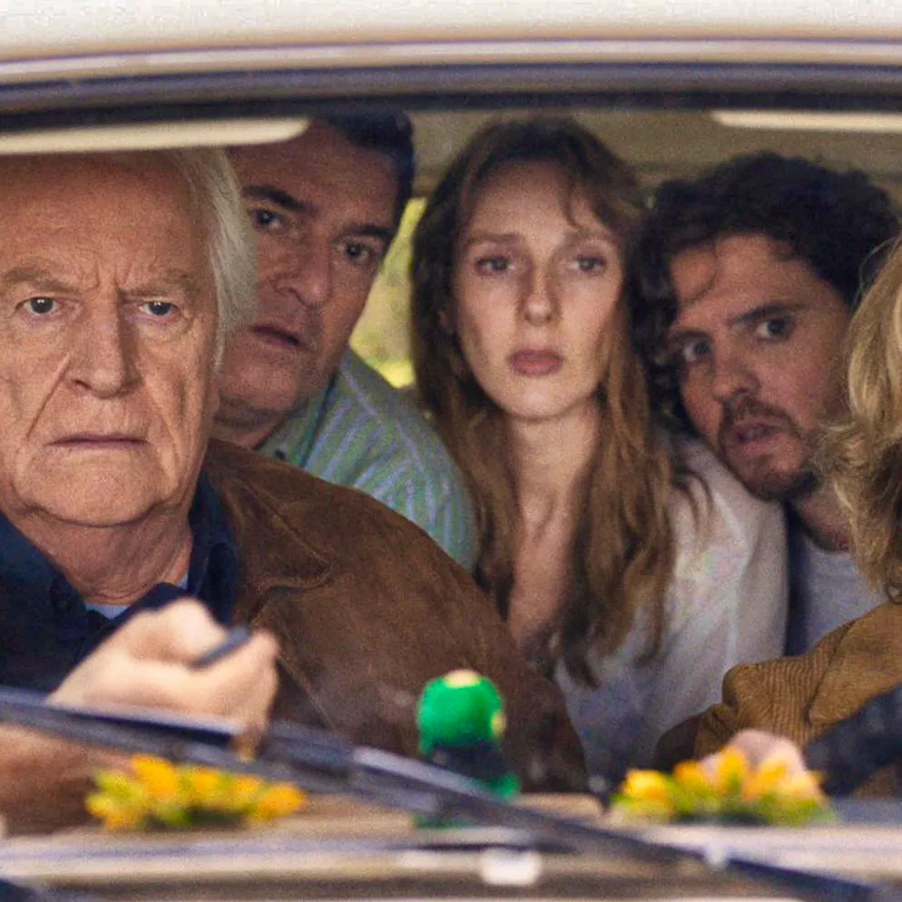 Ciné: «Chers parents». Ils gagnent à la loterie, mais ne veulent rien donner à leurs enfants!