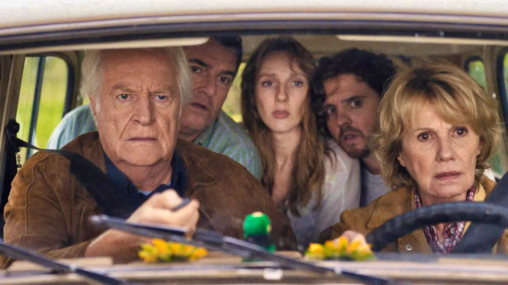 Ciné: «Chers parents». Ils gagnent à la loterie, mais ne veulent rien donner à leurs enfants!