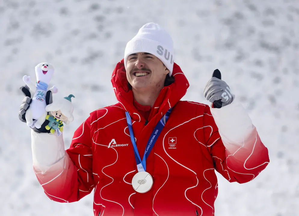 Il medagliato d'argento negli aerials di sci freestyle Noe Roth.