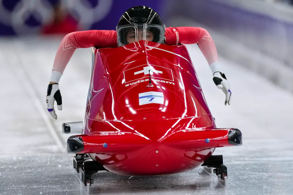 Die besten Bilder der Olympischen Spiele 2026 in Milano Cortina. Die Schweizer Bob-Krabbe lebt in Eiskanälen.