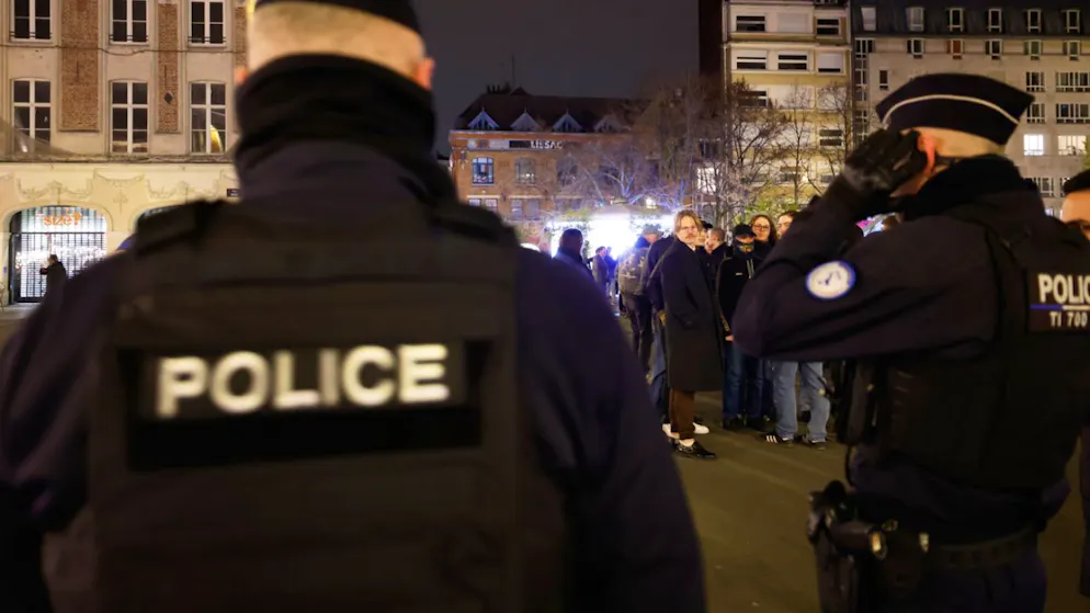"Dans la République aucune violence n'est légitime", a affirmé Emmanuel Macron avant la marche sous très haute sécurité à Lyon.