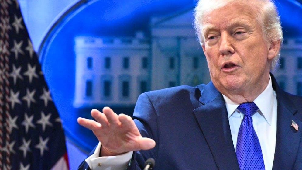 «Avec effet immédiat». Donald Trump annonce relever ses droits de douane mondiaux de 10% à 15%