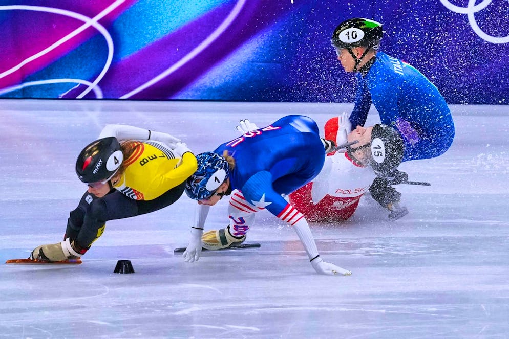 Hit by a blade: Polish skater taken off the ice bleeding - Gallery. Kamila Sellier falls in her white jersey and is hit by the blade of the skate of the American skater in front of her.