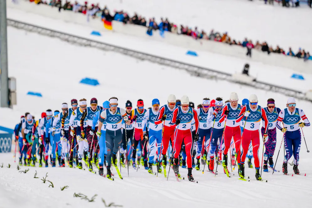 Seconda settimana delle Olimpiadi di Milano-Cortina. Atleti in gara nella 50 km maschile di fondo.