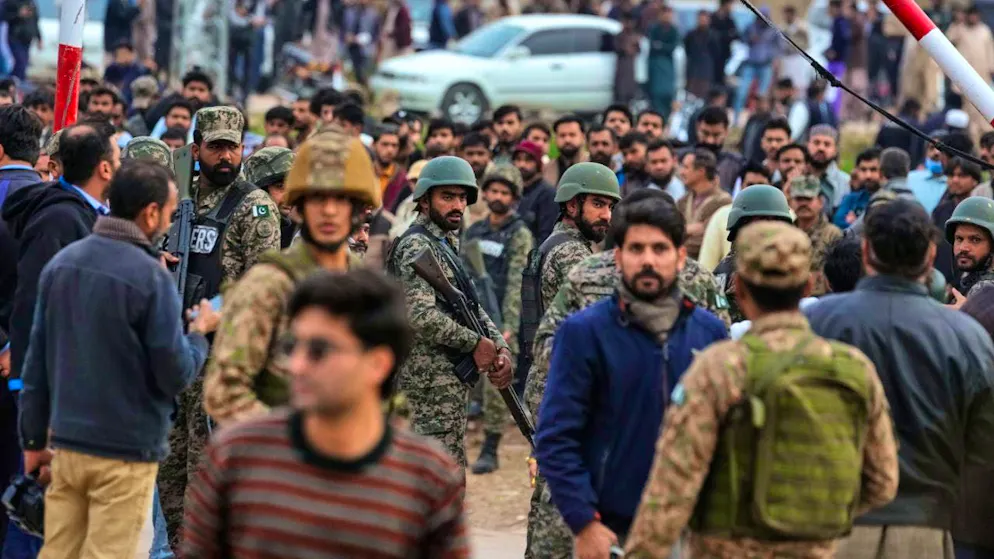 ARCHIVE - Security forces are on the scene controlling a crowd after an attack on a Shia community center. Photo: Anjum Naveed/AP/dpa