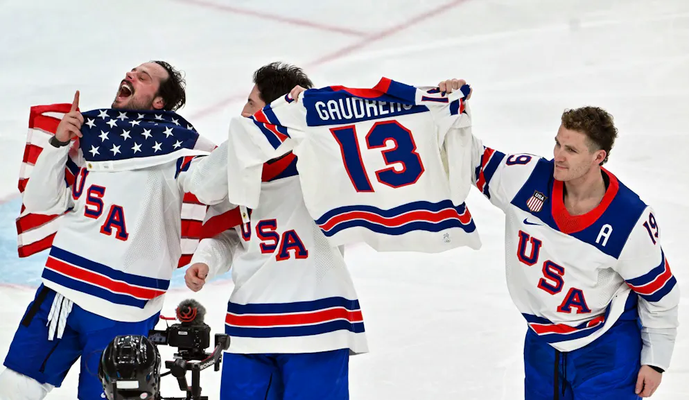 Videoanruf von Trump: US-Cracks Eishockey-Olympiasieger - Gallery. Emotionale Geste nach dem Sieg im Eishockey-Finale.