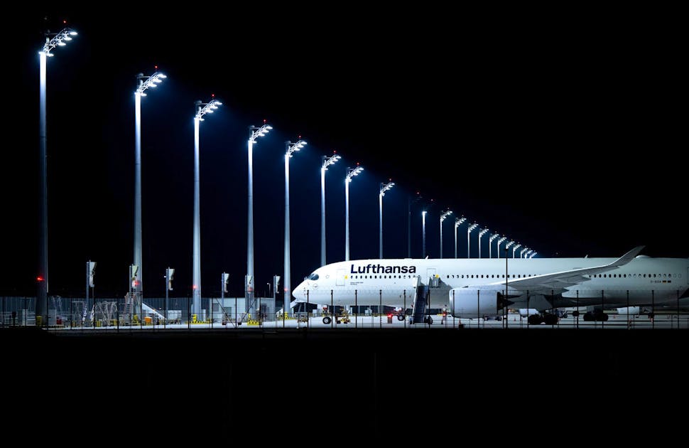 500 passengers stuck on planes overnight due to snow