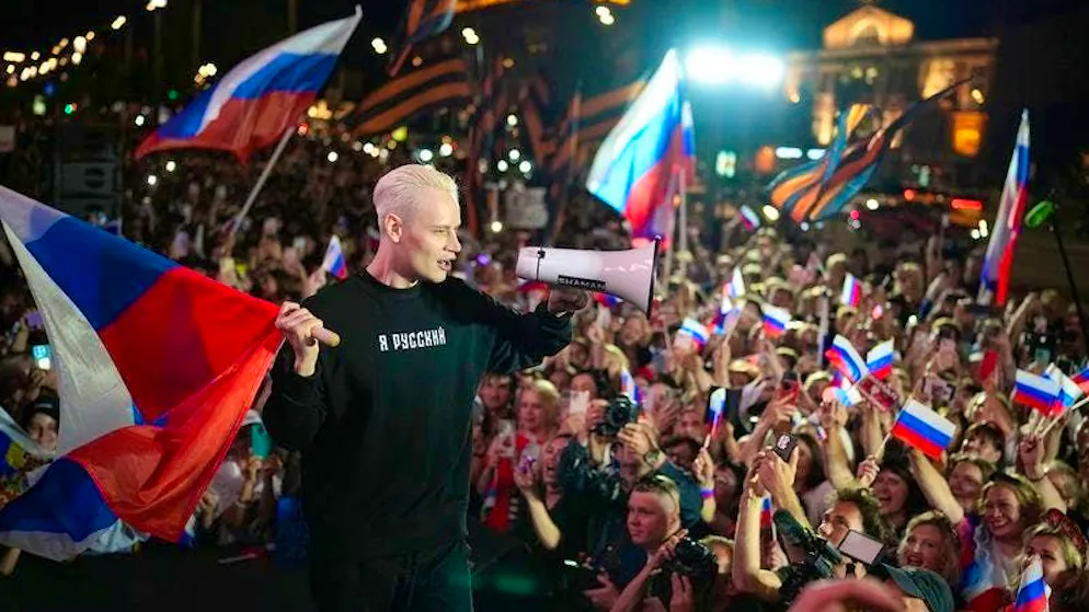 The Russian pop star Shaman, Yaroslav Dronov, performs during a concert in front of the US embassy in Moscow in 2024, reacting to the removal of his songs by the major Western streaming platforms.