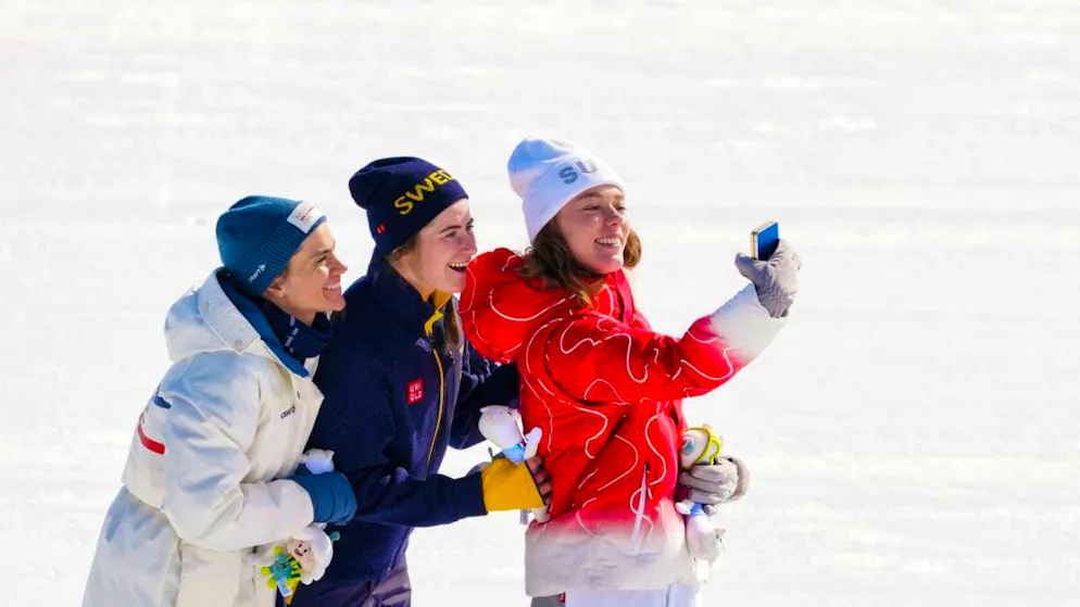 Nadja Kälin wins bronze after historic exploit - Gallery. The obligatory selfie: Nadja Kälin with her cell phone, Ebba Andersson and Heidi Weng