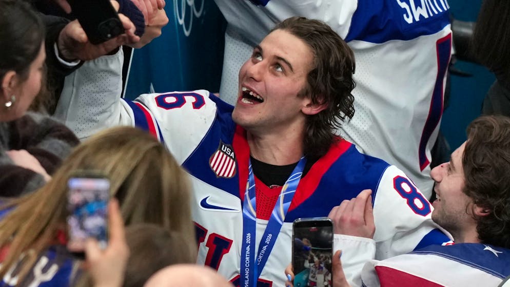 «Le cœur brisé». Le Canada «inconsolable» après le but de Jack Hughes