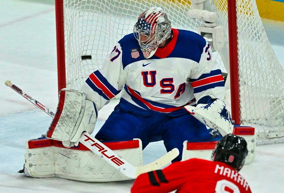 Video call from Trump: US ice hockey cracks win the Olympics - Gallery. Goalkeeper Hellebuyck was the outstanding man in the US team.