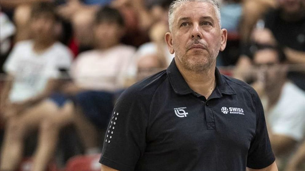 Basket. Coach Papatheodorou trattenuto in Grecia. Ecco perché