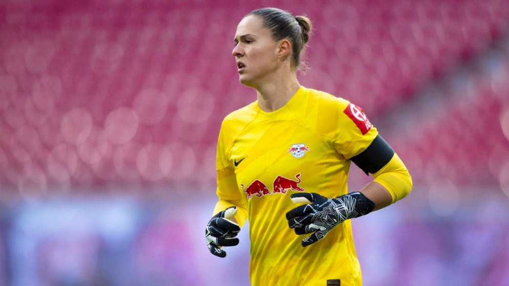 Frauen-Fussball. Aarau schöpft Hoffnung, Elvira Herzog mit Eigentor