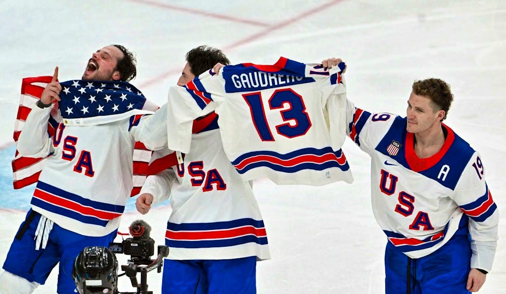Video call from Trump: US ice hockey cracks win the Olympics - Gallery. Emotional gesture after the victory in the ice hockey final.