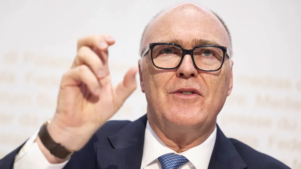 Bundesrat Martin Pfister spricht bei einer Medienkonferenz in Bern über die Stärkung der Sicherheit und Verteidigung der Schweiz. (28. Januar 2026)