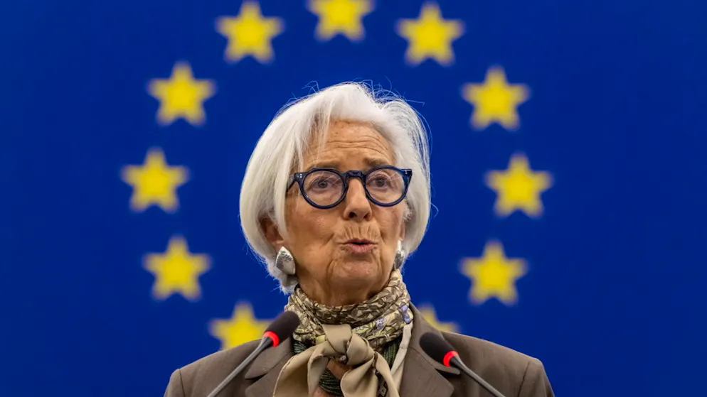 Gli investimenti dei residenti nell'Eurozona nelle società quotate negli Usa si stanno riducendo, con importanti benefici per l'economia Ue: lo dice la presidente della Bce Christine Lagarde (nella foto d'archivio).