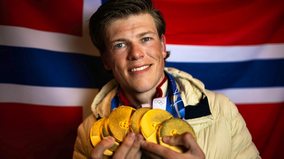 Klaebo with the six gold medals he won in 2026.