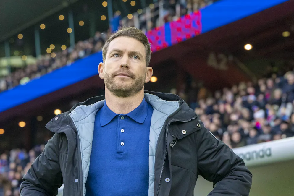 Schnitzelbängg 2026 Sport. Dr Lichtsteiner het jetzt d Buebe vom FCB übernoo.<br>Noch siibe Möönet ummegumpe isch dr Magnin nümme doo. <br>Me hät doch in dr Region öbber Bessers chönne finde. <br>Zum Byspiil s Fränzi Buser vom Chindsgi Gälterchinde. <br><br>(Heiri)