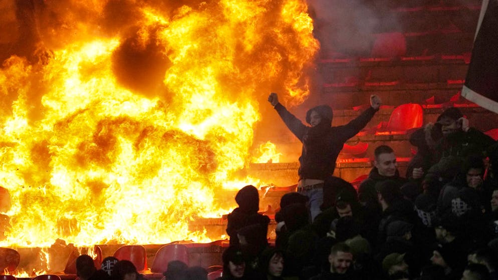 Feuer-Eklat im Belgrad-Derby. Partizan-Fans zünden das Stadion von Roter Stern an