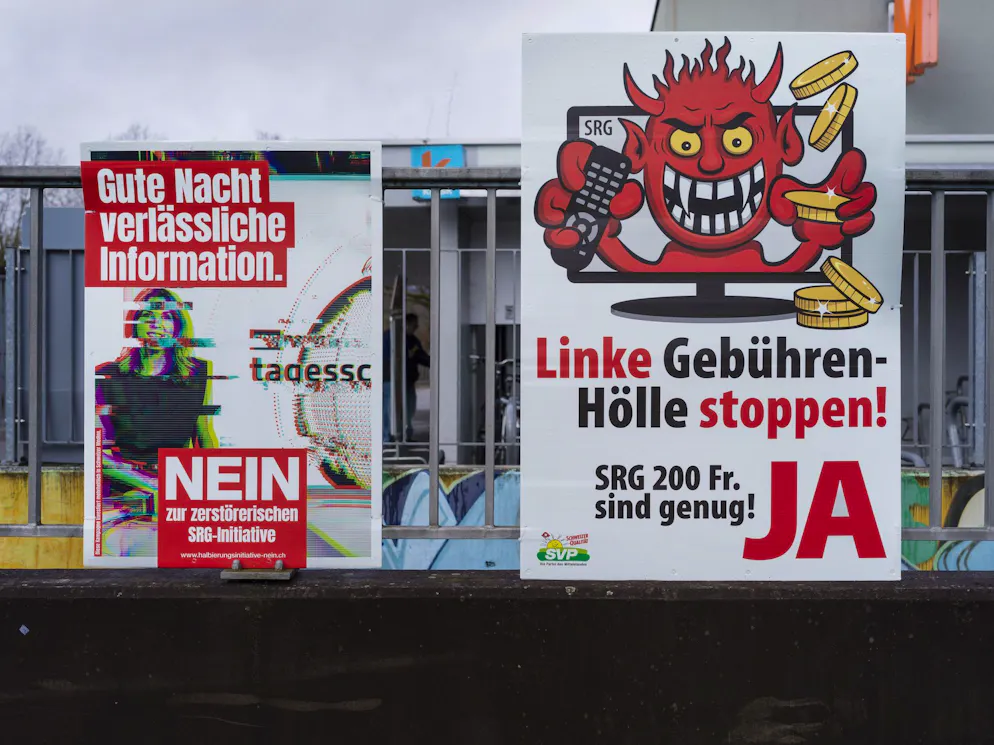 Schnitzelbängg 2026 Schweiz. Wenn s Fäärnseh d Bilder vo de Schnitzelbängg verbräitet <br>und die Halbierig kunnt, denn simmer vorberäitet.<br>– – –<br>– – –<br><br>(Singvogel)
