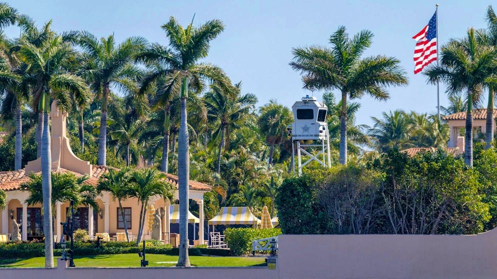 A Secret Service observation tower at Donald Trump's Mar-a-Lago estate in West Palm Beach, Florida. (February 22, 2026)