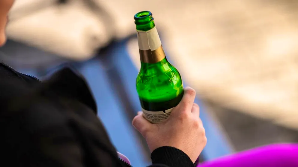 A beer in a story, a drink while cooking on Tiktok: according to a study, content like this from influencers has an impact on how often young adults want to consume alcohol themselves. (archive image)