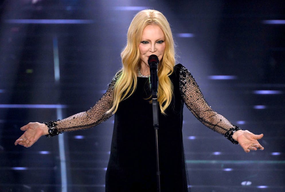 Le esibizioni meno convincenti della prima serata di Sanremo 2026. Alcuni, dopo la sua esibizione, viste le piccole imperfezioni vocali a cui non ci ha abituati, si sono chiesti perché la raffinata Patty Pravo, artista con una discografia pazzesca, con oltre 50 anni di carriera, abbia voluto partecipare a Sanremo 2026... Il classico Festival di troppo? I dubbi, dopo il primo ascolto, restano.