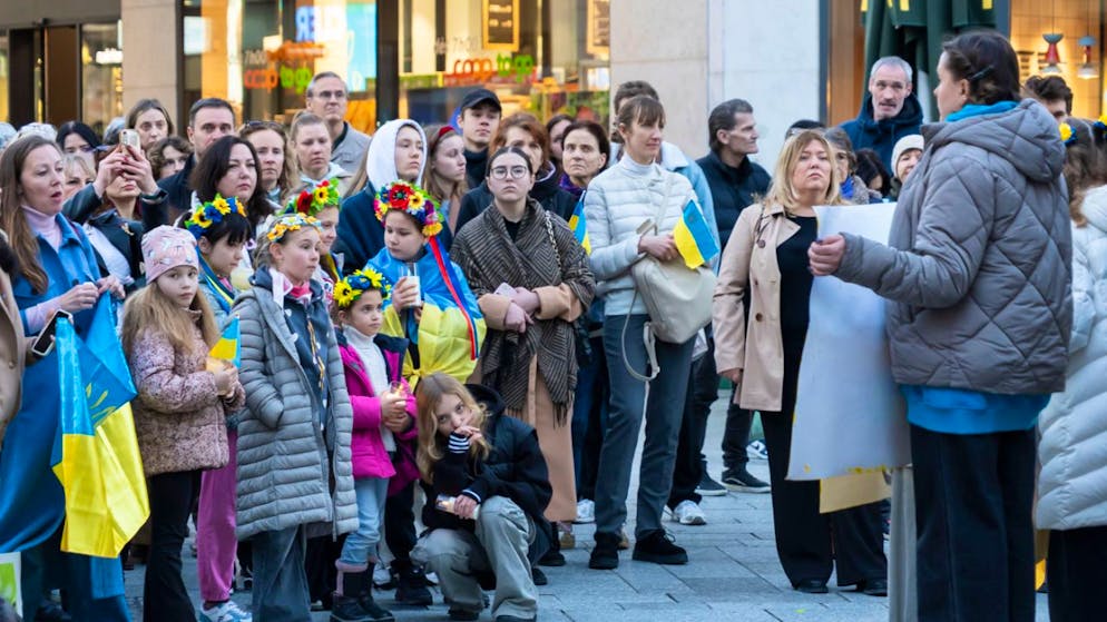 Un'immagine della manifestazione a Losanna in occasione del quarto anniversario dell'inizio della guerra in Ucraina