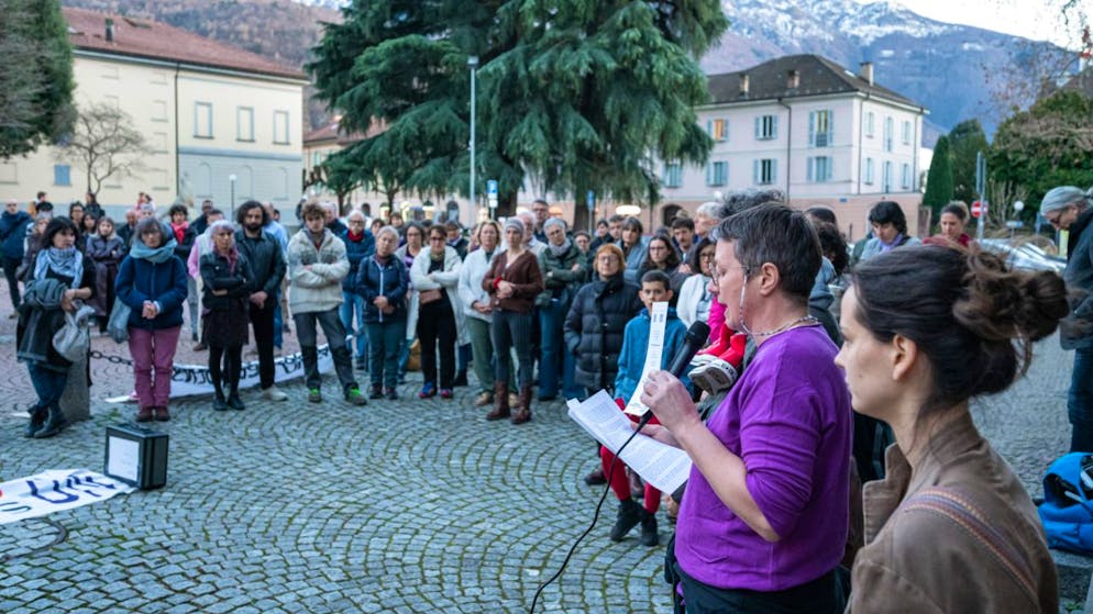 Kundgebung in Bellinzona nach zwei mutmasslichen Femiziden - Gallery. 129 Femizide seit  Anfang 2020 - zu jeder Frau nannten die Rednerinnen den Wohnort, das Alter und den Tag ihres Todes.