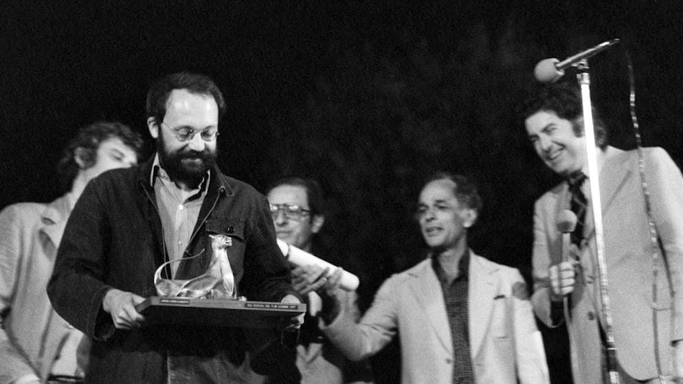 Director Villi Hermann accepts the Silver Leopard at the Locarno Film Festival in 1977. Almost fifty years later, he is awarded the honorary prize for his work. (archive picture)