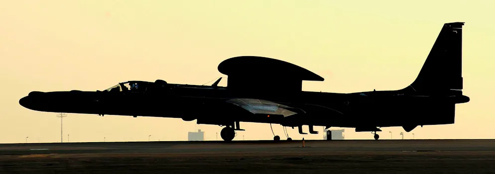 Eine U-2S auf der Al Dhafra Air Base in den Vereinigten Aranischen Emeiraten.