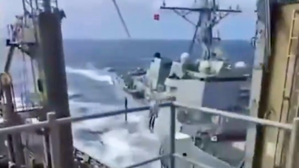 Video shows crash. US destroyer rams ship - commander fired