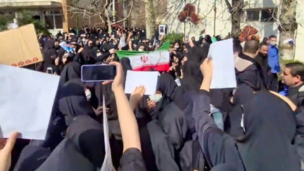 Irans Regime unter Druck. Proteste an Universitäten in Teheran flammen wieder auf