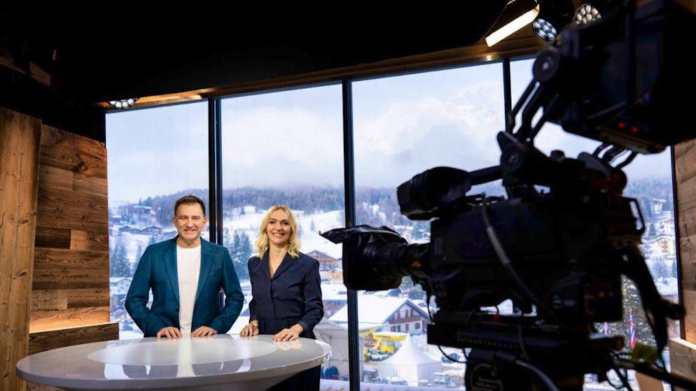 Presenters Sascha Ruefer and Annette Fetscherin kept viewers tuned in for SRF