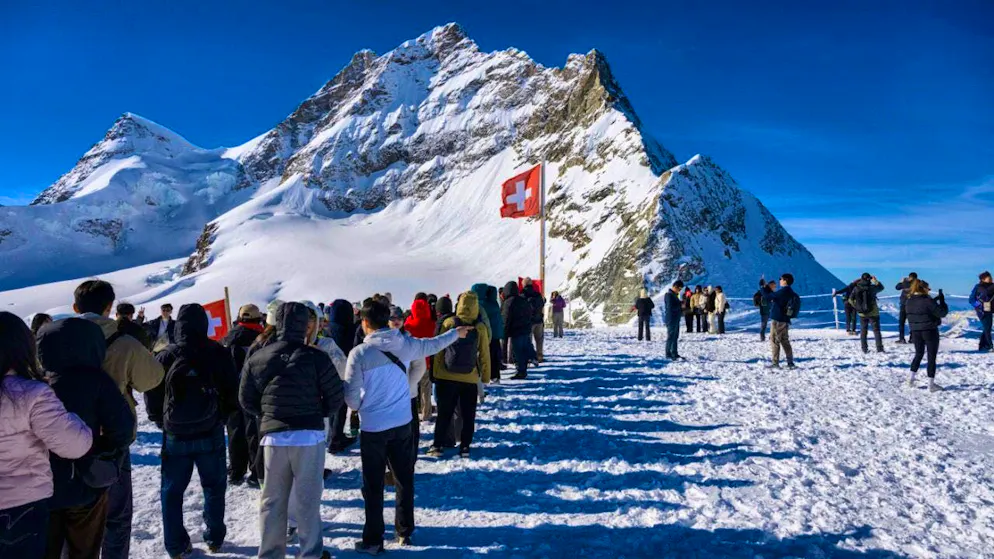 The hotel industry recorded almost 44 million overnight stays in 2025. Here guests on the Jungfraujoch. (archive image)
