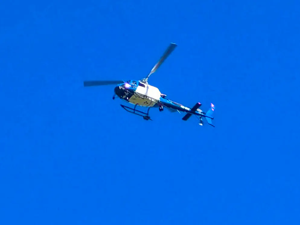 Une forte détonation dans l'Oberland zurichois. La police cantonale a envoyé un hélicoptère.