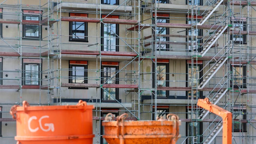 Das Schweizer Bauhauptgewerbe ist im vergangenen Jahr klar gewachsen und dürfte 2026 erneut zulegen. Haupttreiber bleibt der Wohnungsbau. (Archivbild)