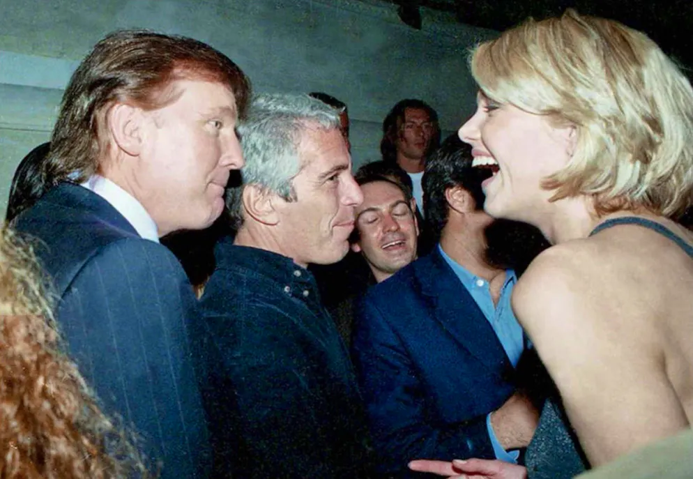 Un temps proche de Jeffrey Epstein avec qui il évoluait dans les mêmes cercles, Donald Trump a toujours nié avoir eu connaissance de son comportement criminel et assure avoir rompu avec lui bien avant ses ennuis judiciaires.