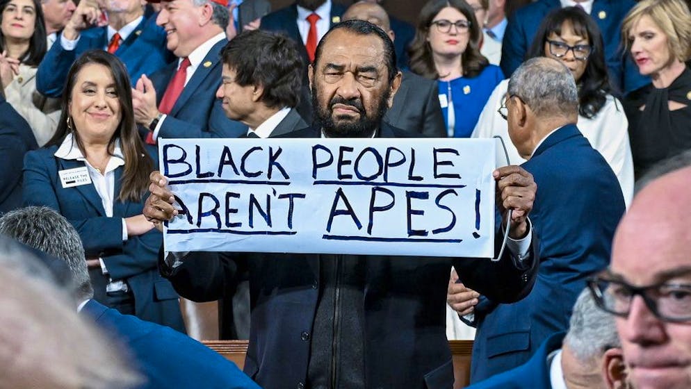 Was sonst aufgefallen ist. Trump spricht kein einziges Wort zu Epstein – Demokrat Green (schon wieder) abgeführt