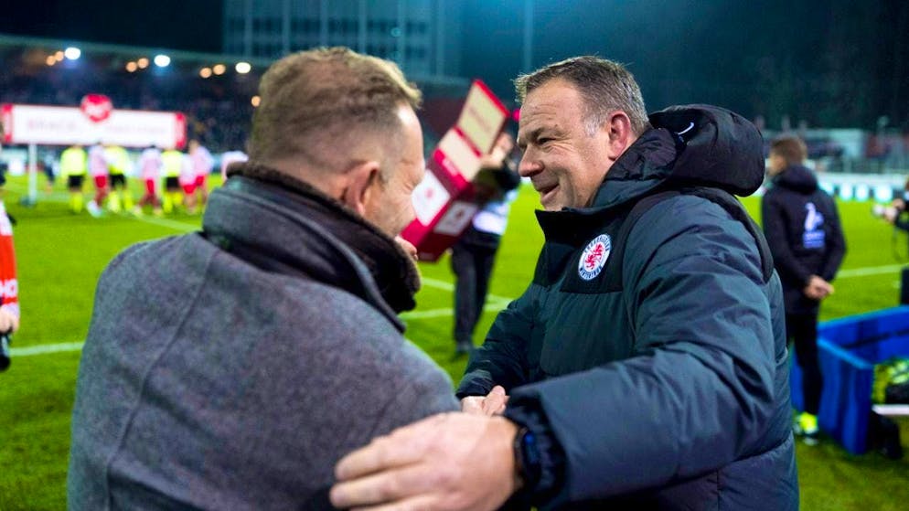 The two coaches, Winterthur's Patrick Rahmen (right) and Thun's Mauro Lustrinelli, face very different challenges
