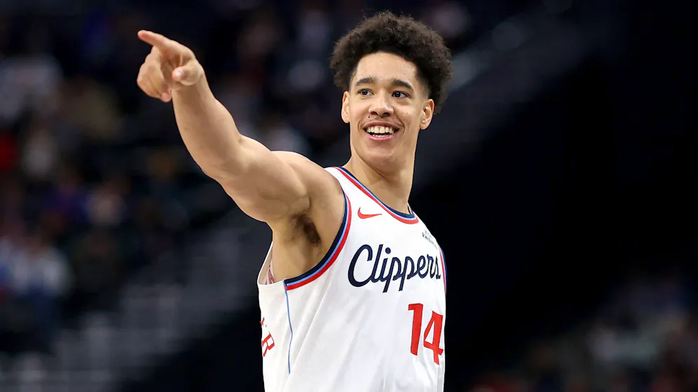 4e Suisse à jouer en NBA. «On lui a fait confiance et là... on est à L.A.» - Niederhäuser vit son rêve en famille