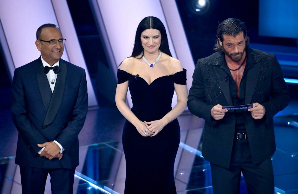 Prima serata Sanremo 2026 i presentatori e gli ospiti. Carlo Conti, Laura Pausini e Can Yaman.